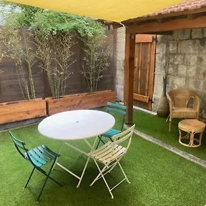 Appartement Avec Grande Cour Et Bassin, Avignon